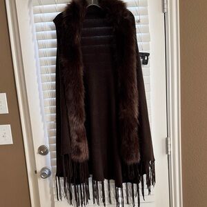 Elegant Brown Cape with Faux Fur Trim